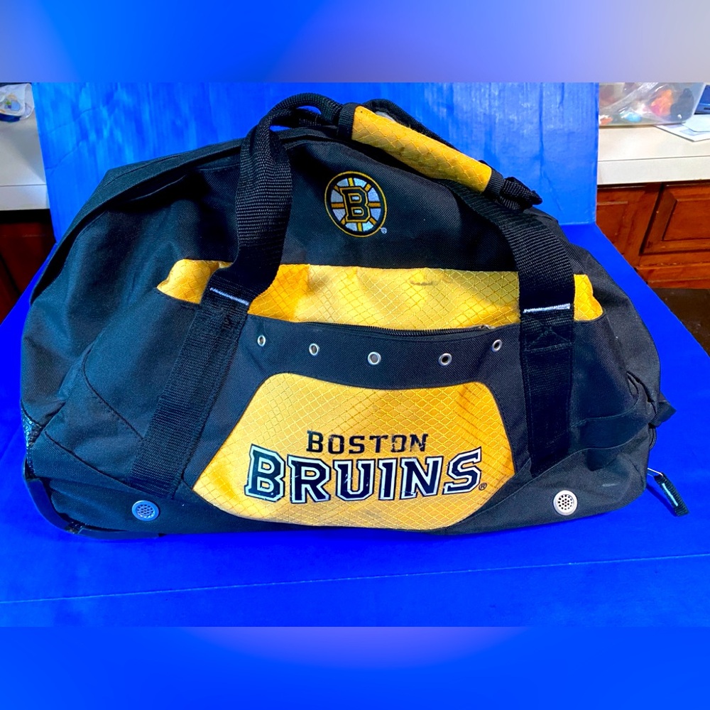 NHL BOSTON BRUINS Hockey Rolling Duffel Bag/ Carry On, 22”Lx11.5”Wx13”H